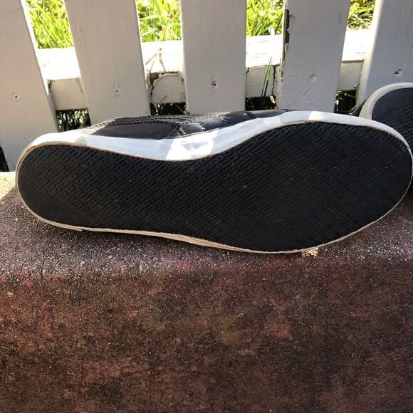 Pumas - Picture 5 of 6